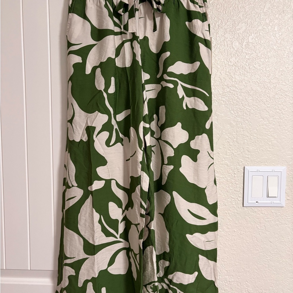 Elegant Green and Cream Wide Leg Pants
